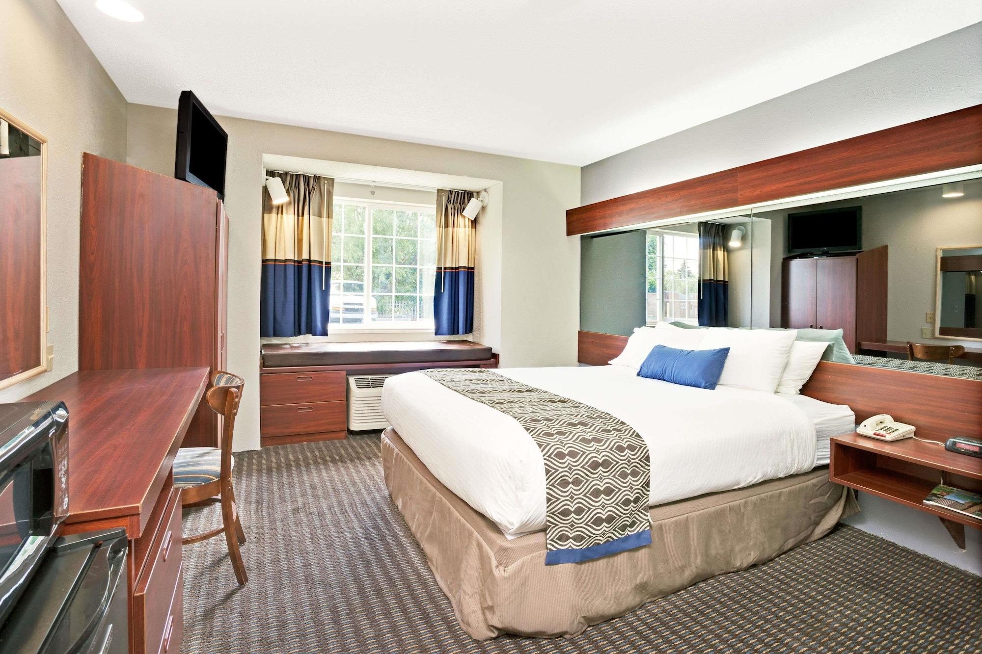 Microtel Inn & Suites By Wyndham Detroit Роузвил Екстериор снимка