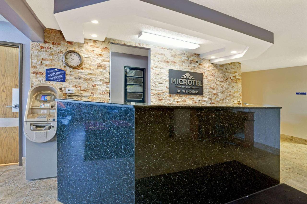 Microtel Inn & Suites By Wyndham Detroit Роузвил Екстериор снимка